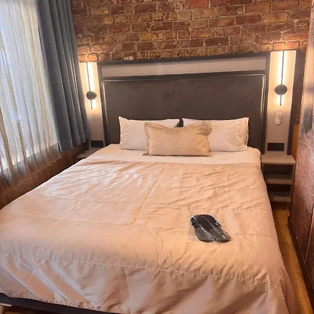 The Big Urban Bed & Breakfast
