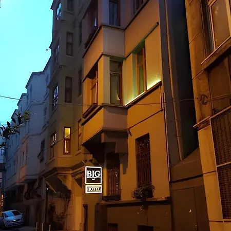 The Big Urban Bed & Breakfast *