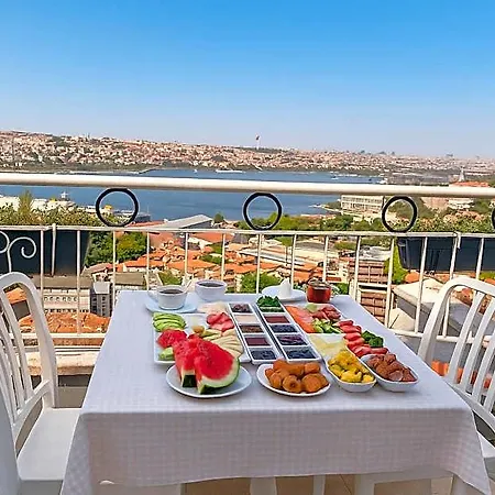Big Urban Taksim &with Sea View Bed & Breakfast